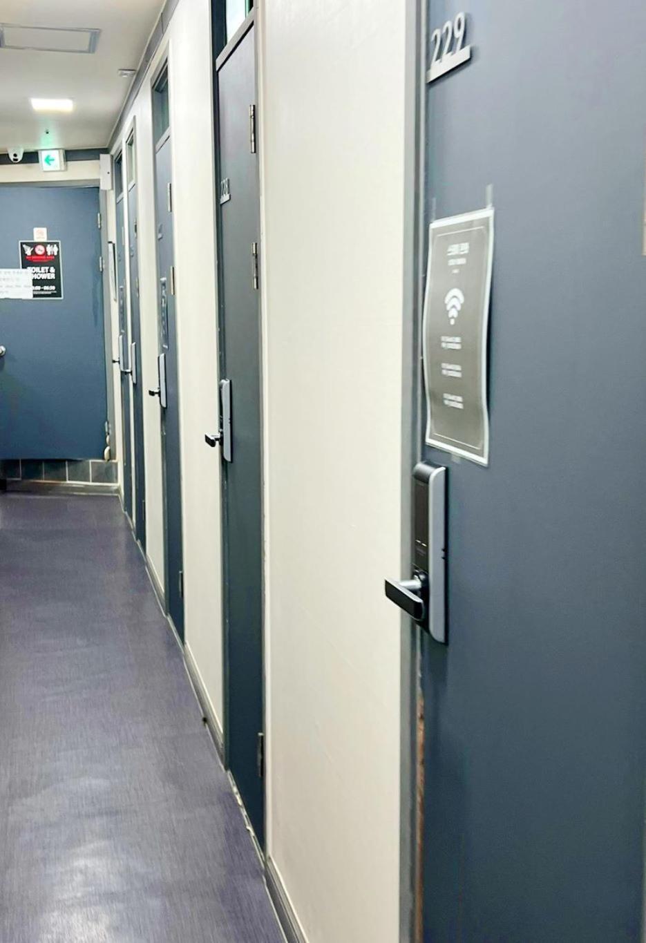 Capsule hotel Hongdae Hapjeong Hostel-220-man Only Seoul